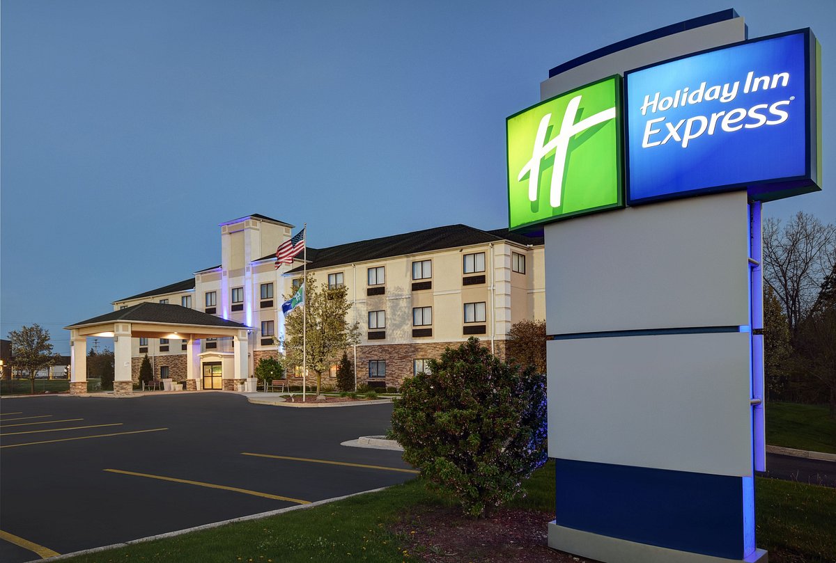 Holiday Inn Express, Adrian, MA by russell and dawson